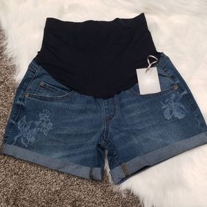 A:Glow Maternity Boyfriend Shorts Jean Med NWT $44